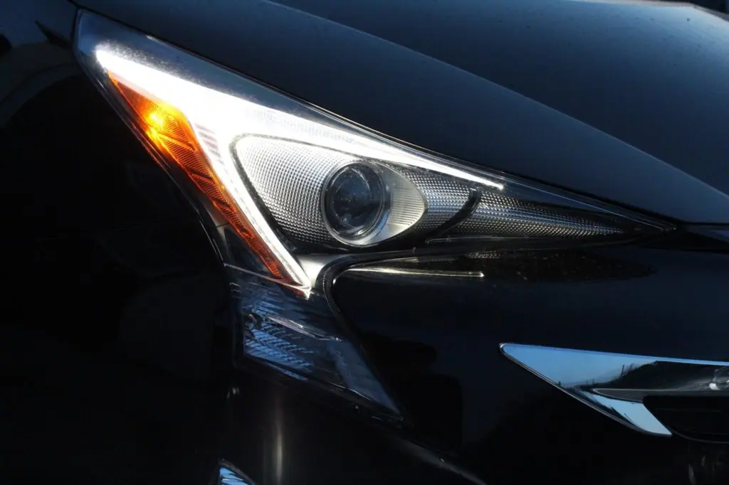 トヨタ 50プリウス US仕様 ヘッドライト加工 | LED加工 LED修理 LED ...