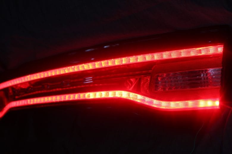 ダッジ テールガーニッシュ LED修理後 アップ 点灯状態