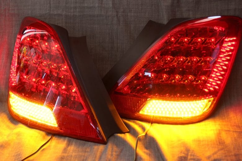 テールランプ ウィンカー修理 再加工後の点灯状態