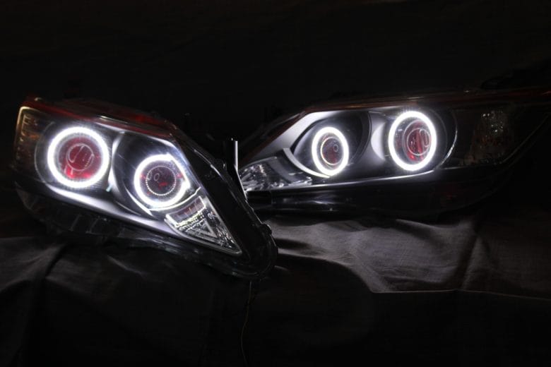 カムリ ヘッドライト リング4灯 加工 点灯状態