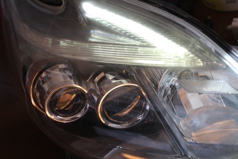 株式会社T社様 30プリウス ポジション修理 前の状態（下側ライン切れを確認）