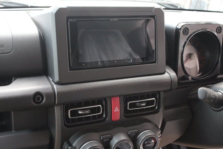 JB64Wジムニーにナビを取付けた後の画像