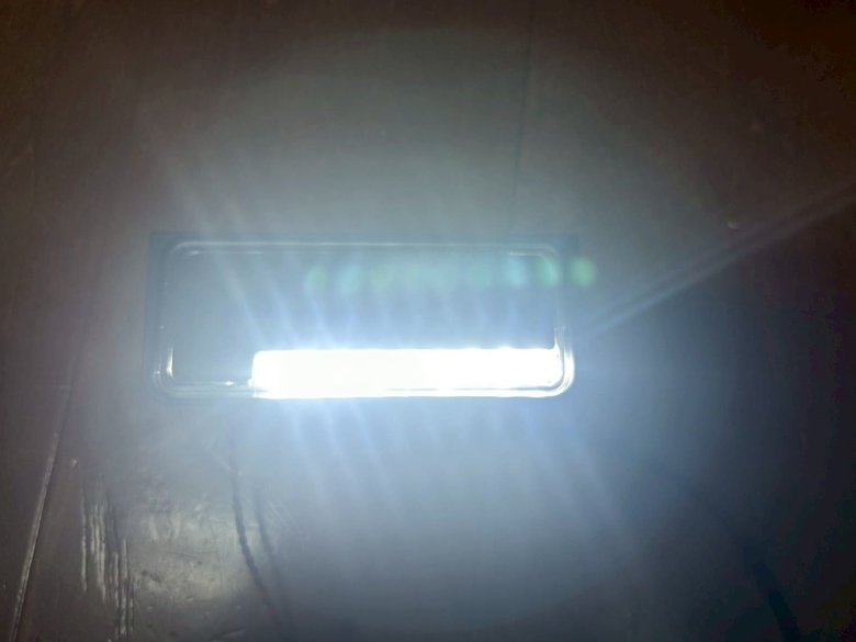 ステップワゴン ライセンスランプ加工 白色LED点灯
