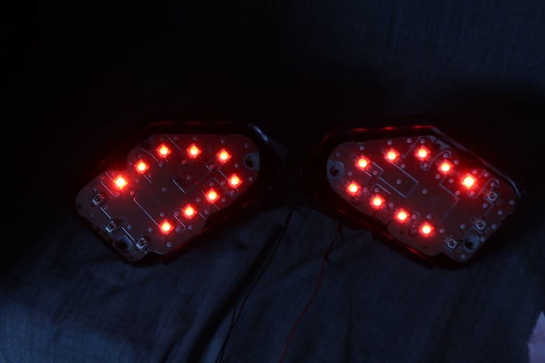 20ヴェルファイアのテールランプガーニッシュ修理前の状態