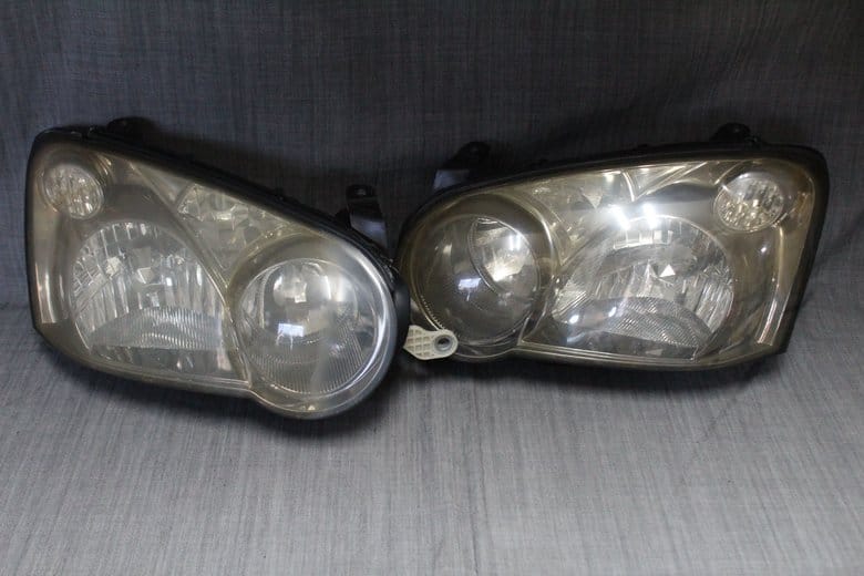 インプレッサライト曇り 交換前のヘッドライト白濁状態