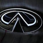 インフィニティ光るエンブレム加工｜フロント施工事例