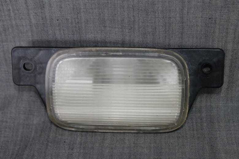 加工前のアクティトラック純正作業灯