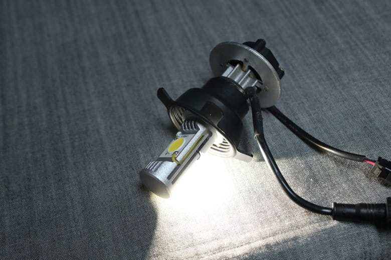 ズーマー LEDバルブ修理 点灯確認で片側のみ点灯している状態