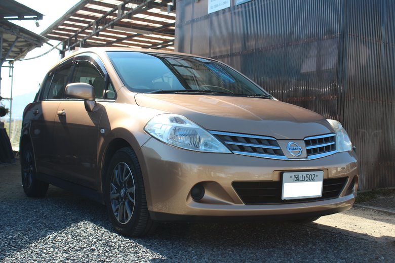 ティーダメーター修理のためお預かりした日産C11系ティーダの外観