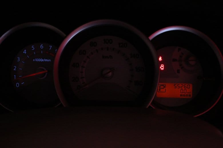 ティーダメーター修理前のスピードメーター不点灯状態